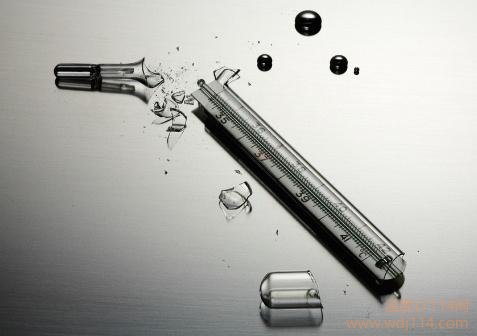 溫度計碎了，溫度計摔碎了水印怎么處理？